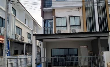 For sale 3 bedrooms townhouse in Don Mueang, Bangkok
