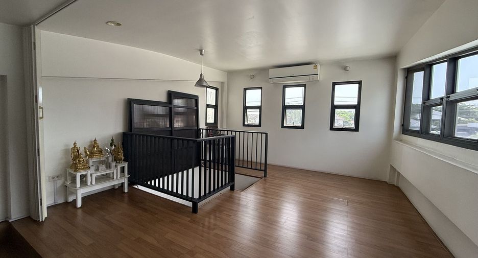For sale 2 bedrooms house in Chatuchak, Bangkok