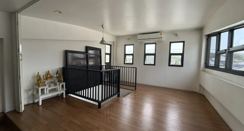For sale 2 bedrooms house in Chatuchak, Bangkok