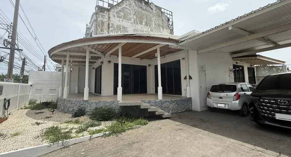 For sale 2 bedrooms house in Chatuchak, Bangkok