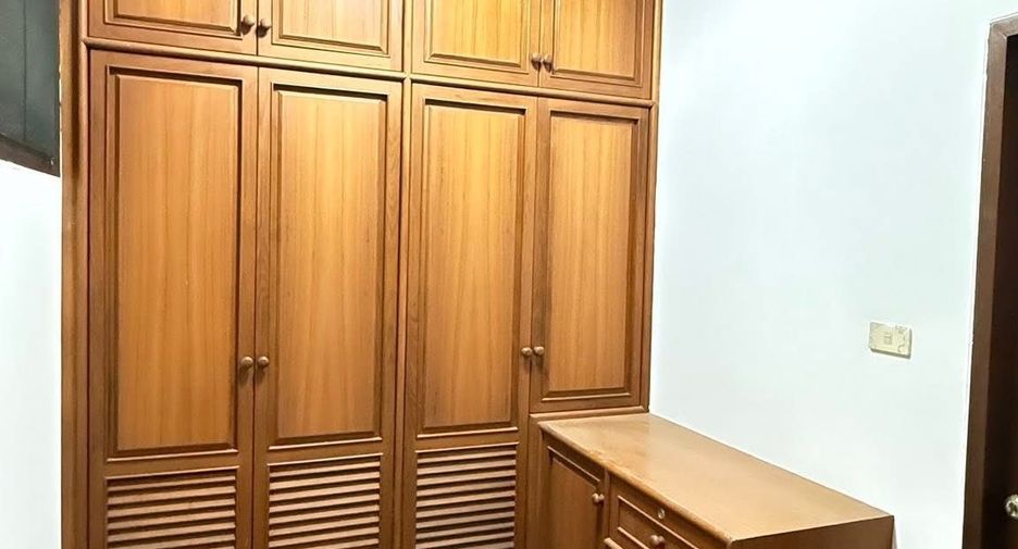 For sale 3 bedrooms house in Mueang Chiang Mai, Chiang Mai