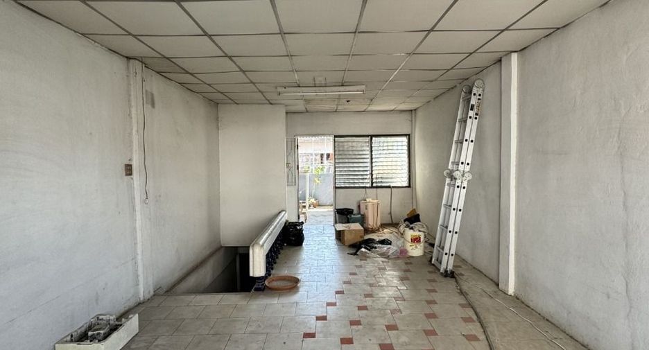 For sale 3 bedrooms townhouse in Thung Khru, Bangkok