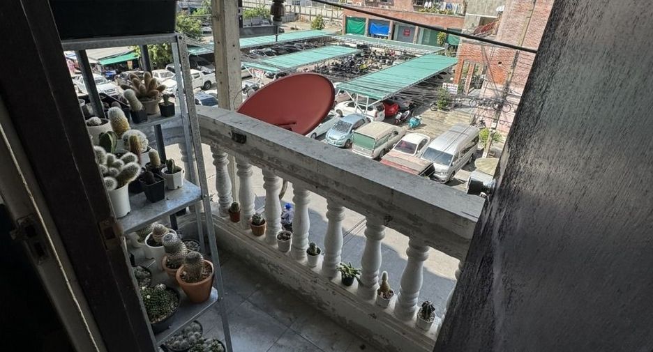 For sale 3 bedrooms townhouse in Thung Khru, Bangkok