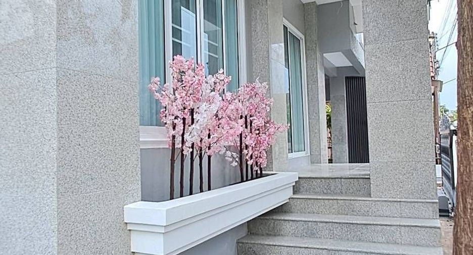 For sale and for rent 3 bedrooms house in San Sai, Chiang Mai