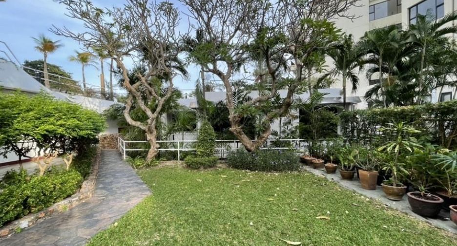For rent 4 bedrooms condo in Bang Lamung, Chonburi