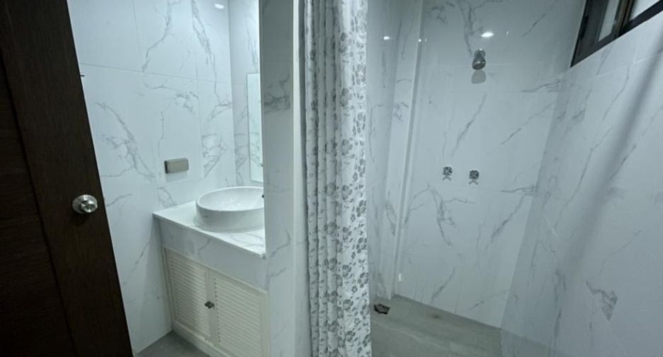 For rent 4 bedrooms condo in Bang Lamung, Chonburi