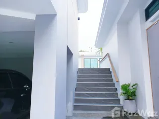 For sale 4 bedrooms house in San Kamphaeng, Chiang Mai
