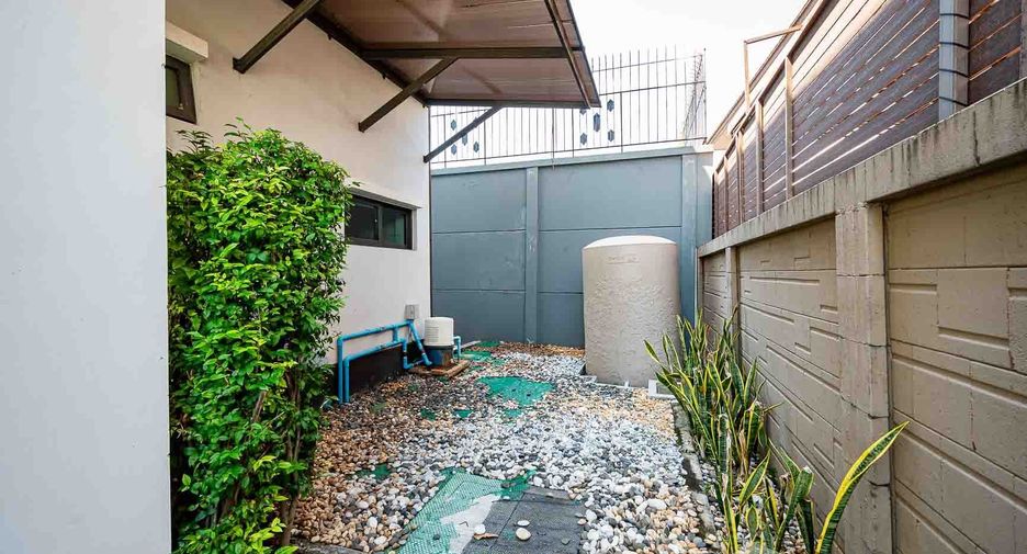 For sale 4 bedrooms house in Prawet, Bangkok