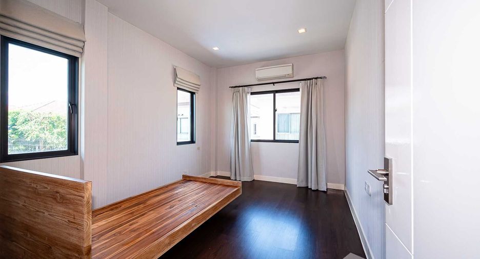 For sale 4 bedrooms house in Prawet, Bangkok