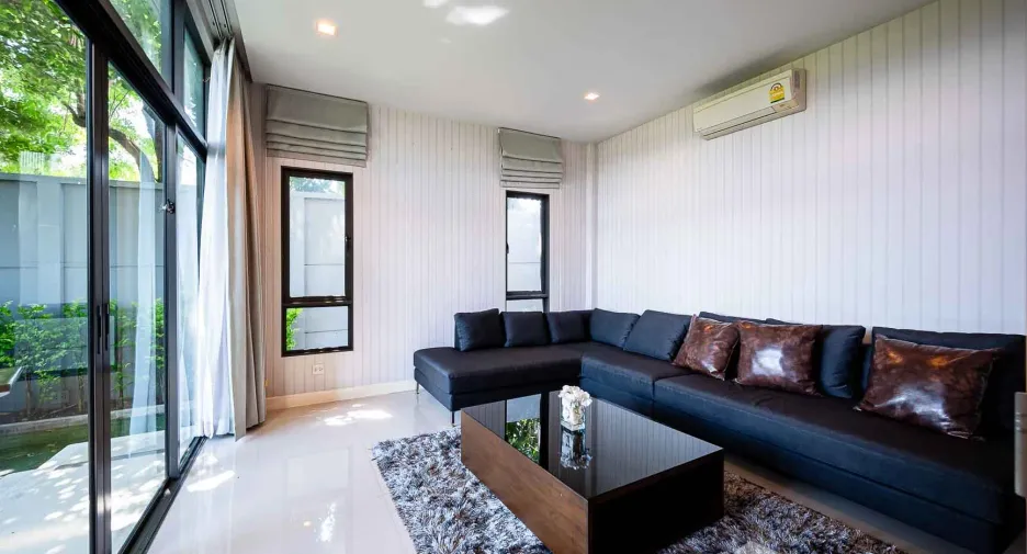 For sale 4 bedrooms house in Prawet, Bangkok