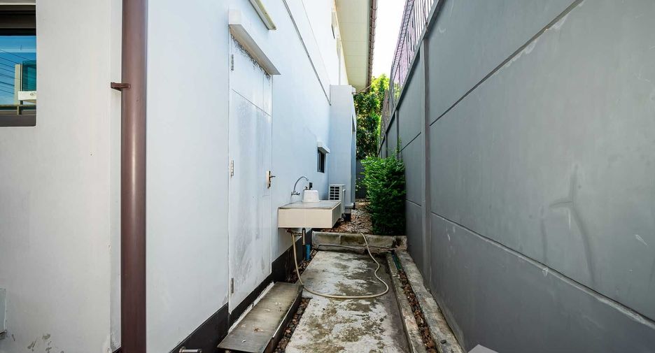 For sale 4 bedrooms house in Prawet, Bangkok