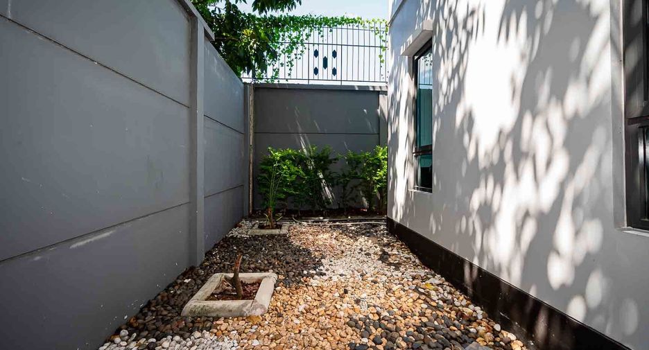 For sale 4 bedrooms house in Prawet, Bangkok