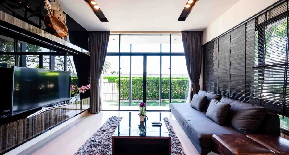 For sale 4 bedrooms house in Prawet, Bangkok