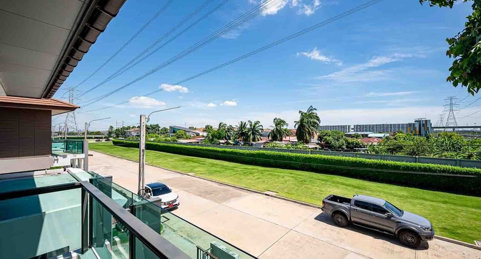 For sale 4 bedrooms house in Prawet, Bangkok