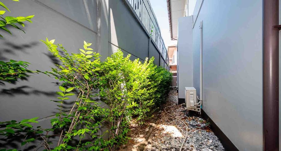 For sale 4 bedrooms house in Prawet, Bangkok
