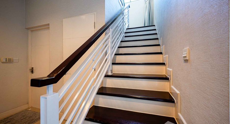For sale 4 bedrooms house in Prawet, Bangkok