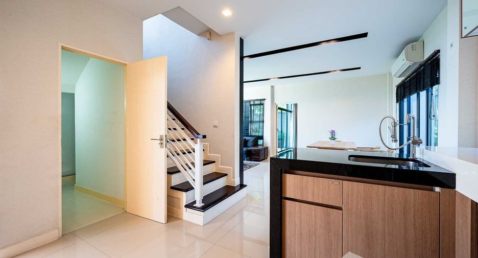For sale 4 bedrooms house in Prawet, Bangkok