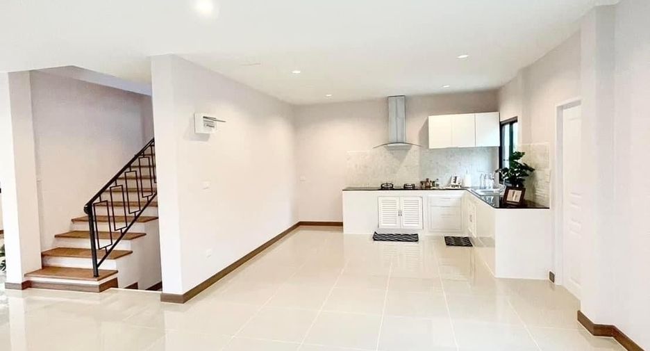 For rent 3 bedrooms townhouse in San Sai, Chiang Mai