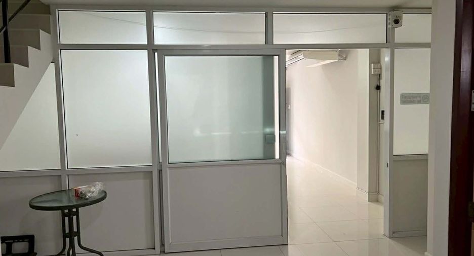 For rent 3 bedrooms townhouse in Mueang Chiang Mai, Chiang Mai