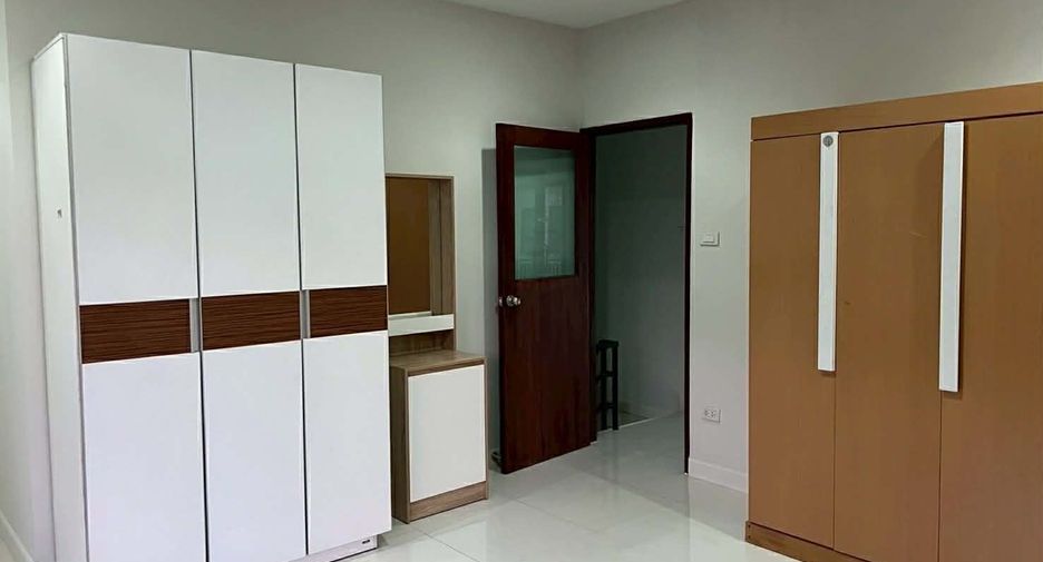 For rent 3 bedrooms townhouse in Mueang Chiang Mai, Chiang Mai