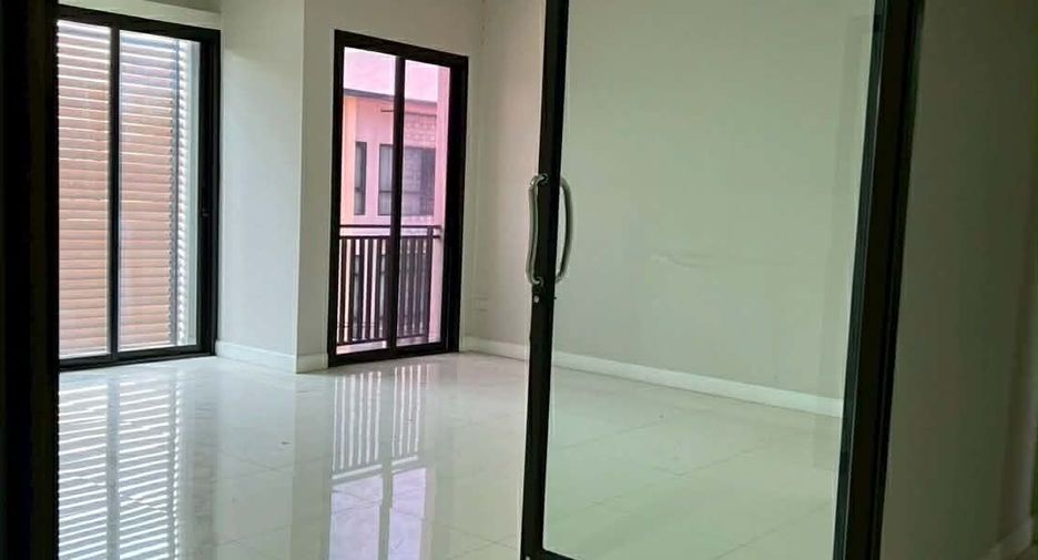 For rent 3 bedrooms townhouse in Mueang Chiang Mai, Chiang Mai