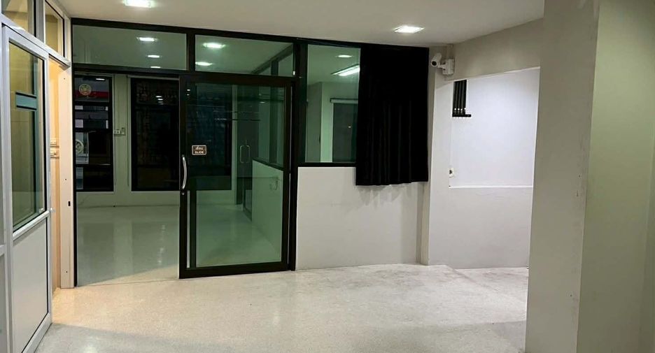 For rent 3 bedrooms townhouse in Mueang Chiang Mai, Chiang Mai