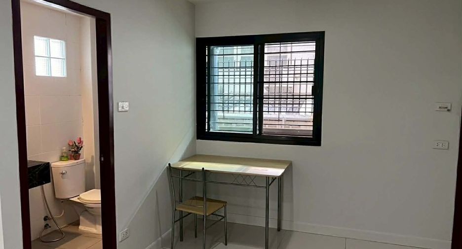 For rent 3 bedrooms townhouse in Mueang Chiang Mai, Chiang Mai