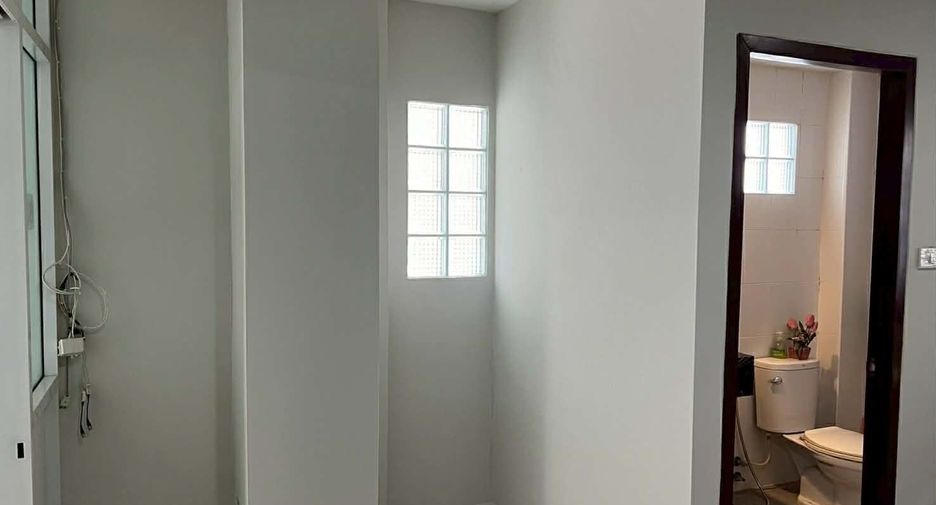 For rent 3 bedrooms townhouse in Mueang Chiang Mai, Chiang Mai
