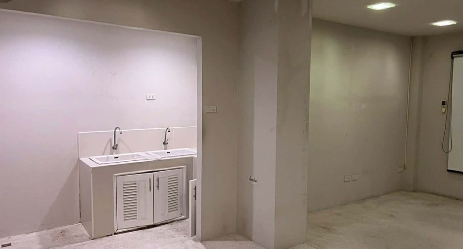For rent 3 bedrooms townhouse in Mueang Chiang Mai, Chiang Mai