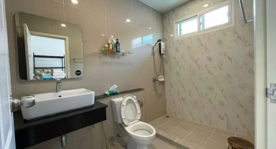 For sale 4 bedrooms villa in San Kamphaeng, Chiang Mai