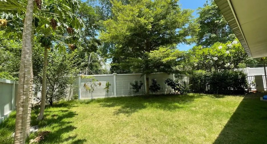 For sale 4 bedrooms villa in San Kamphaeng, Chiang Mai
