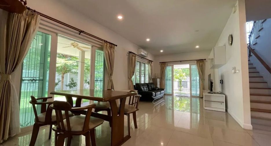For sale 4 bedrooms villa in San Kamphaeng, Chiang Mai