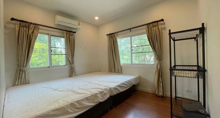 For sale 4 bedrooms villa in San Kamphaeng, Chiang Mai