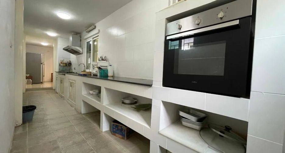 For sale 4 bedrooms villa in San Kamphaeng, Chiang Mai