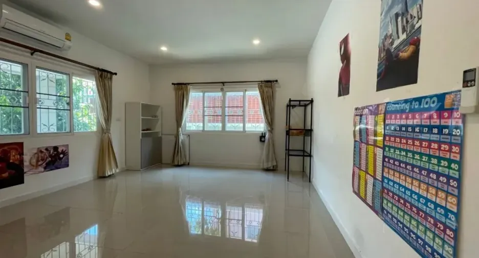 For sale 4 bedrooms villa in San Kamphaeng, Chiang Mai