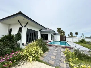 Villa en venta y en alquiler de 3 habitaciones en Cha Am, Phetchaburi