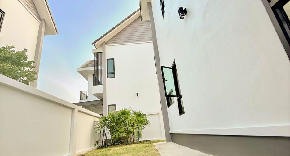 For rent 3 bedrooms house in Mueang Chiang Mai, Chiang Mai