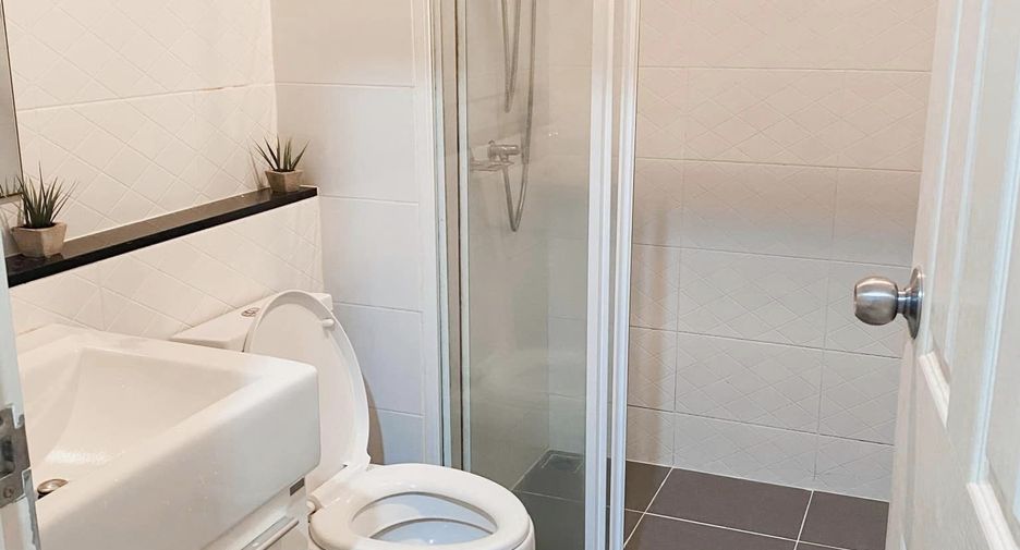 For rent 1 bed condo in Mueang Samut Prakan, Samut Prakan