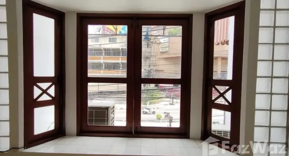 For rent 2 bedrooms retail Space in Mueang Chiang Mai, Chiang Mai