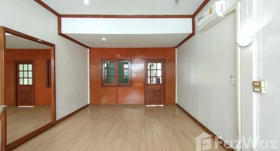 For rent 2 bedrooms retail Space in Mueang Chiang Mai, Chiang Mai