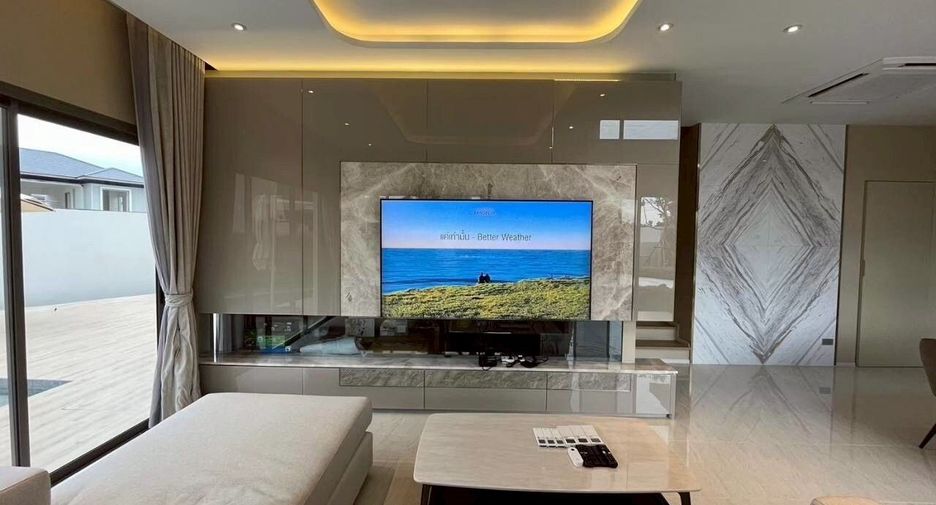 For rent 4 bedrooms villa in Bang Lamung, Chonburi