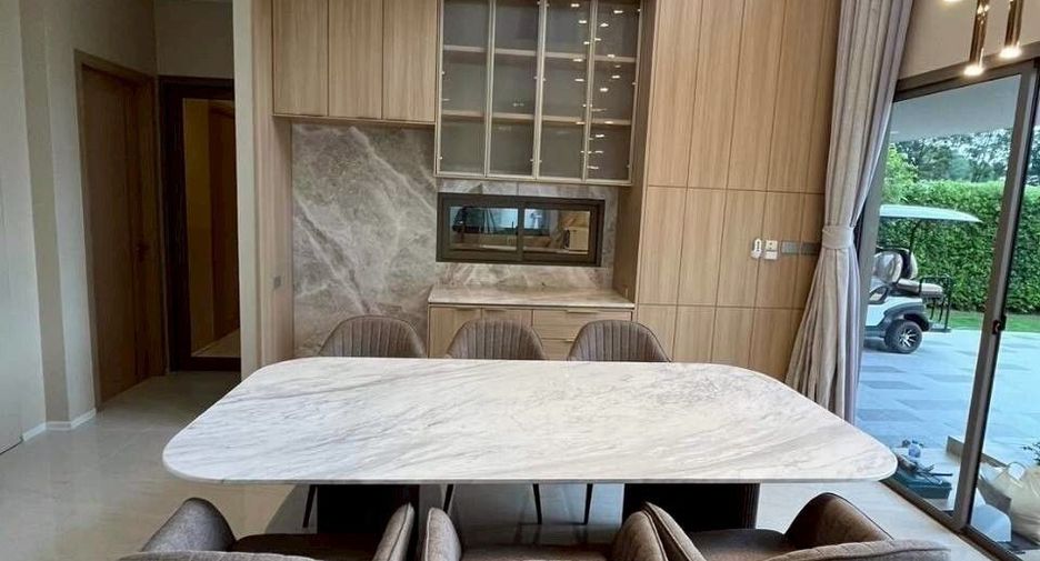 For rent 4 bedrooms villa in Bang Lamung, Chonburi