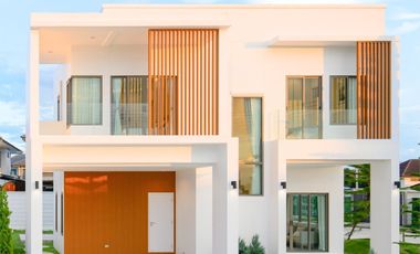 Casa en venta de 4 habitaciones en San Kamphaeng, Chiang Mai