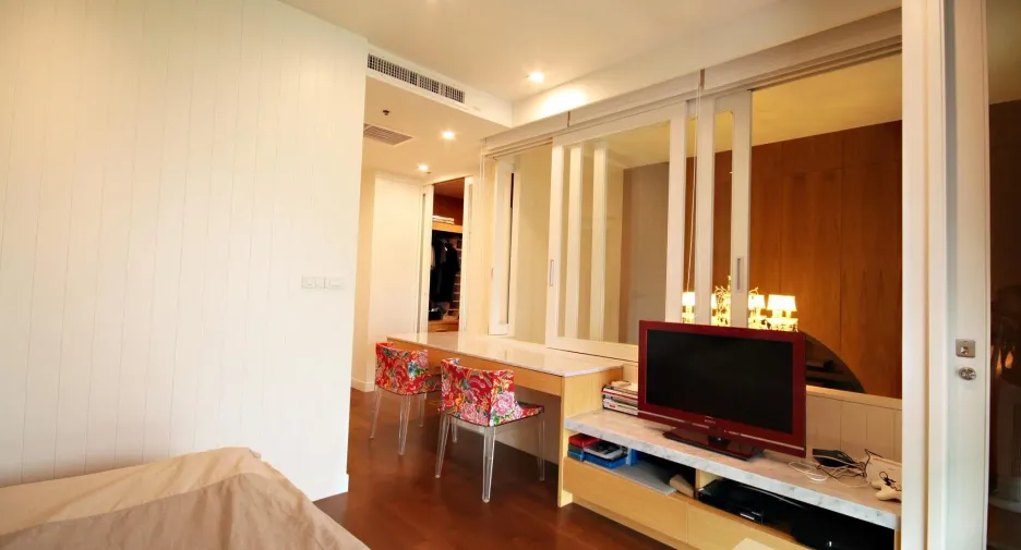For sale そして for rent 3 ベッドルーム condo in Khlong Toei, Bangkok