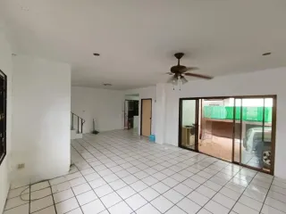 À louer 3 chambres maison à Bang Lamung, Chonburi