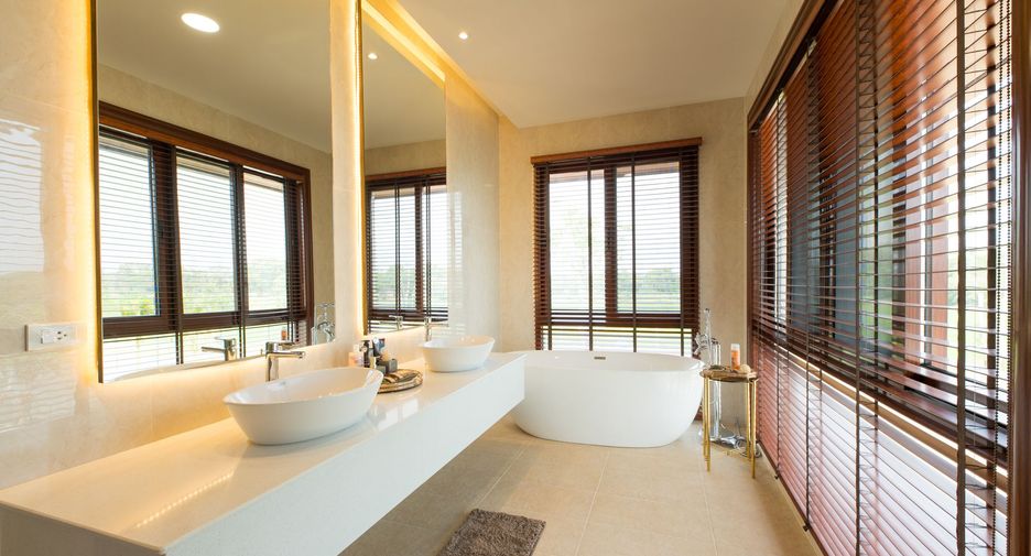 Villa en venta y en alquiler de 5 habitaciones en Saraphi, Chiang Mai