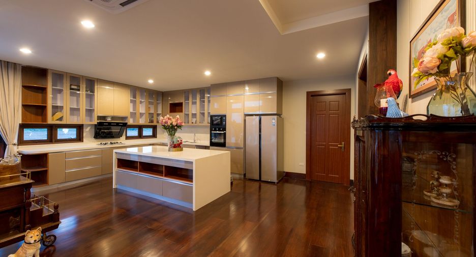 Villa en venta y en alquiler de 5 habitaciones en Saraphi, Chiang Mai