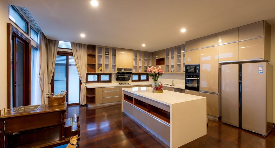 Villa en venta y en alquiler de 5 habitaciones en Saraphi, Chiang Mai