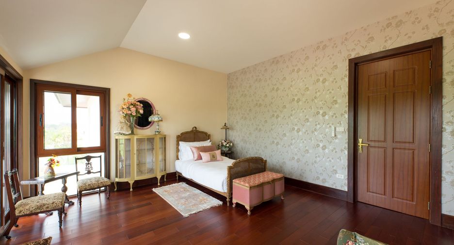 For sale and for rent 5 bedrooms villa in Saraphi, Chiang Mai
