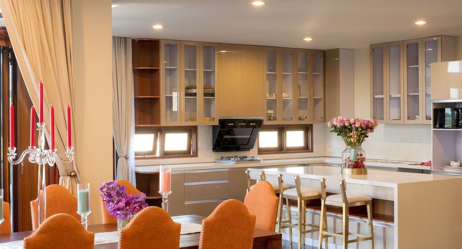 Villa en venta y en alquiler de 5 habitaciones en Saraphi, Chiang Mai